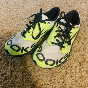 Brooks T 7 neon unisex tennis shoes